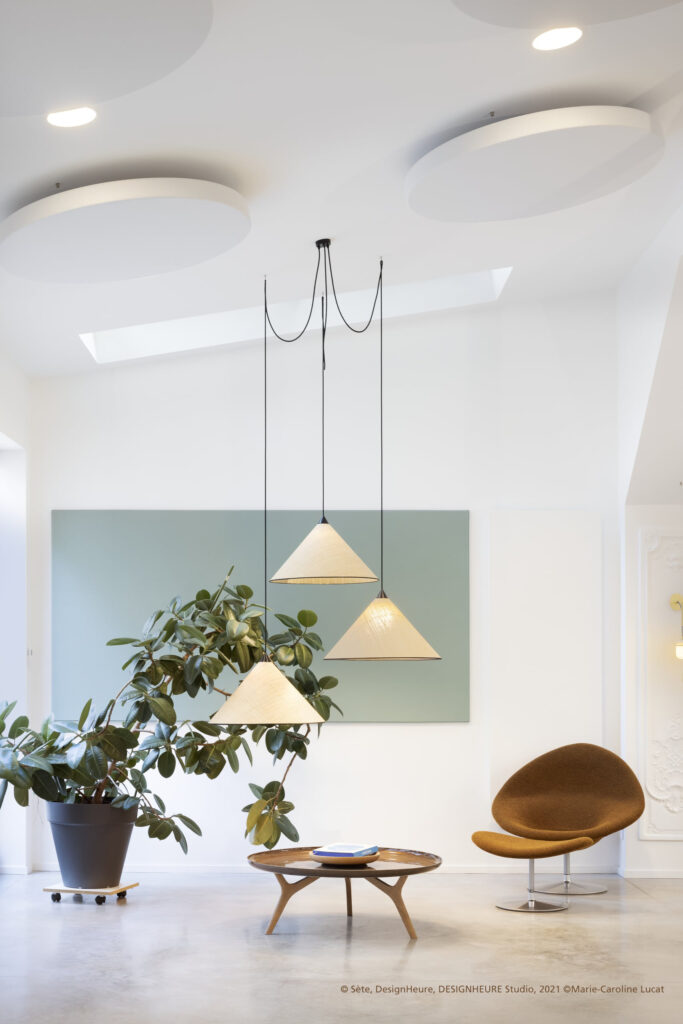 Mavotrans geluidsabsorptie, Texaa Abso elementen bij kantoor ontvangstruimte. 1 van serie 1