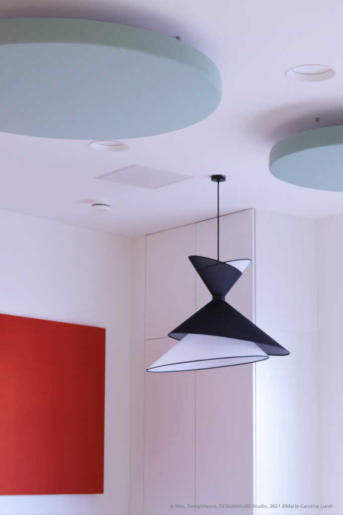 Mavotrans geluidsabsorptie, Texaa Abso elementen bij kantoor ontvangstruimte. 2 van serie 1