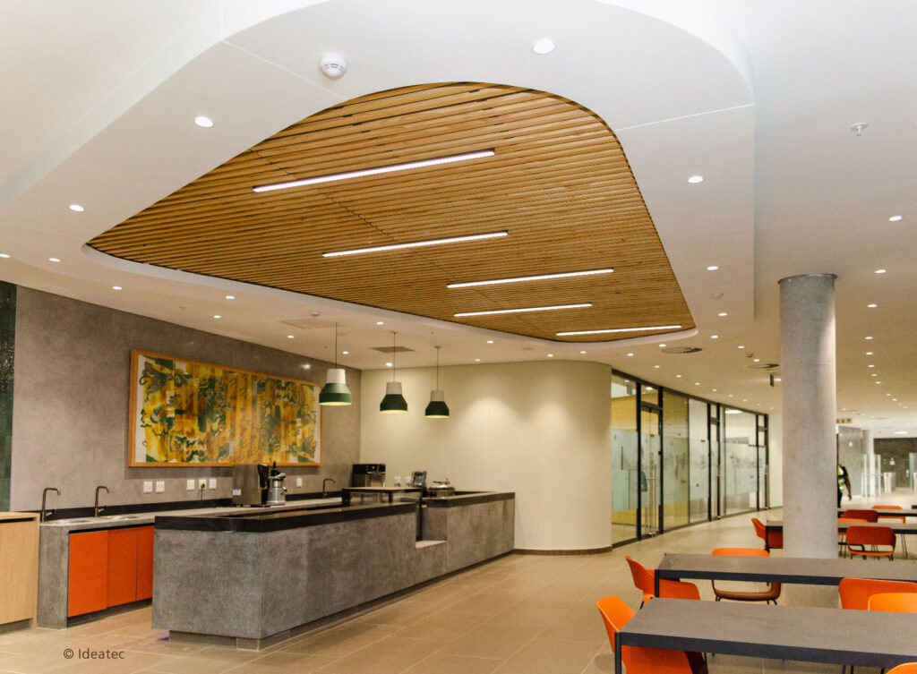 Mavotrans_geluidsabsorptie_Idetec-wood-LT-kantine-01