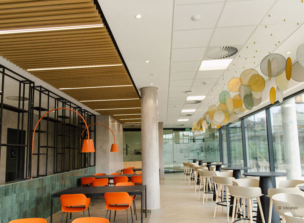 Mavotrans_geluidsabsorptie_Idetec-wood-LT-kantine-02