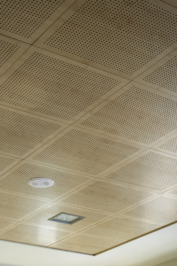 Mavotrans_Geluidsabsorptie_Ideaperfo_bedrijfskantine-06