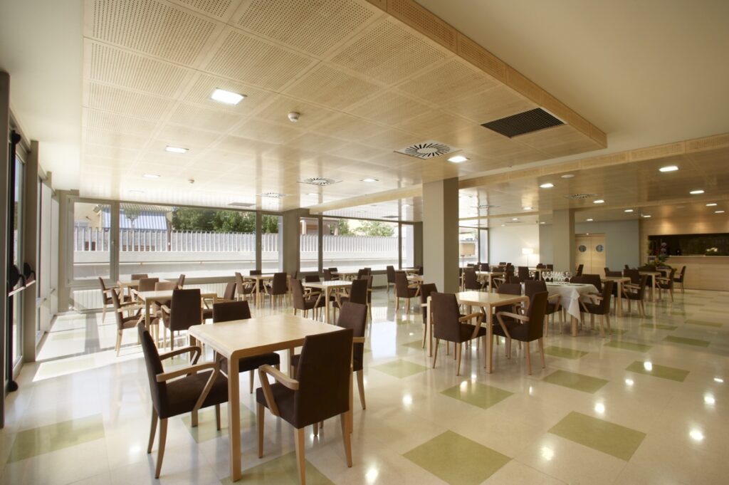 Mavotrans_Geluidsabsorptie_Ideaperfo_bedrijfskantine-02