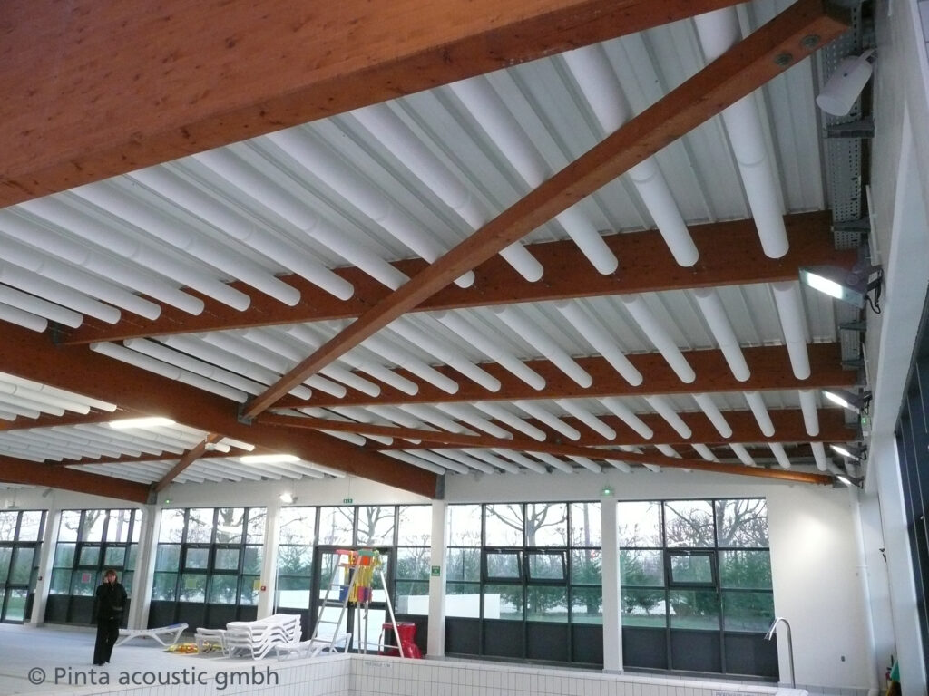 Mavopreen_Baffle_rondo_plafond-zwembad_-hangend_Pisceine-Montlhery-04