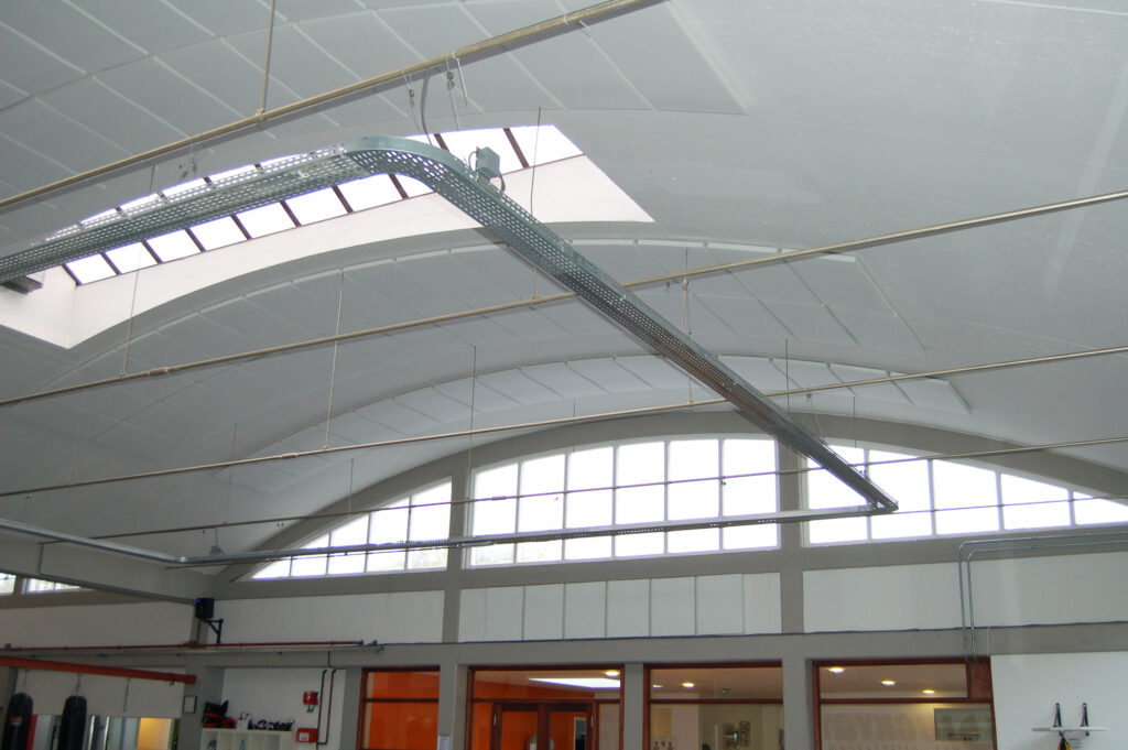 Mavotrans-geluidsabsorptie_Mavopreen-plano-polar_plafond_sportschool-02