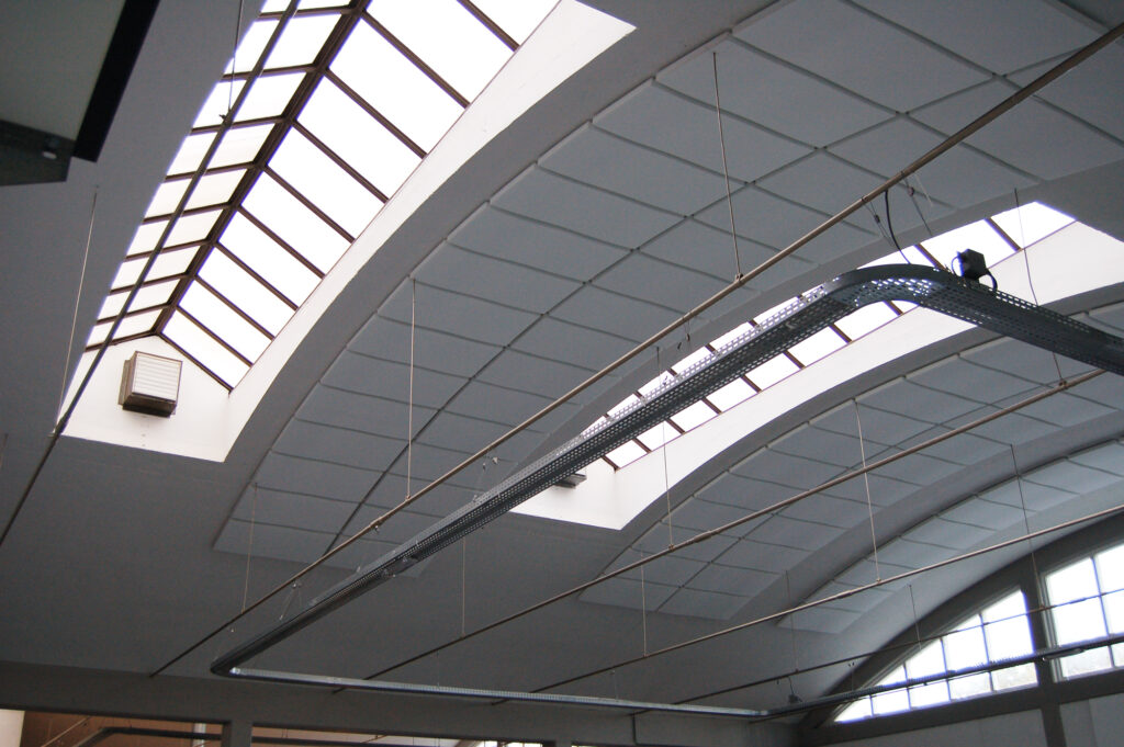 Mavotrans-geluidsabsorptie_Mavopreen-plano-polar_plafond_sportschool-03