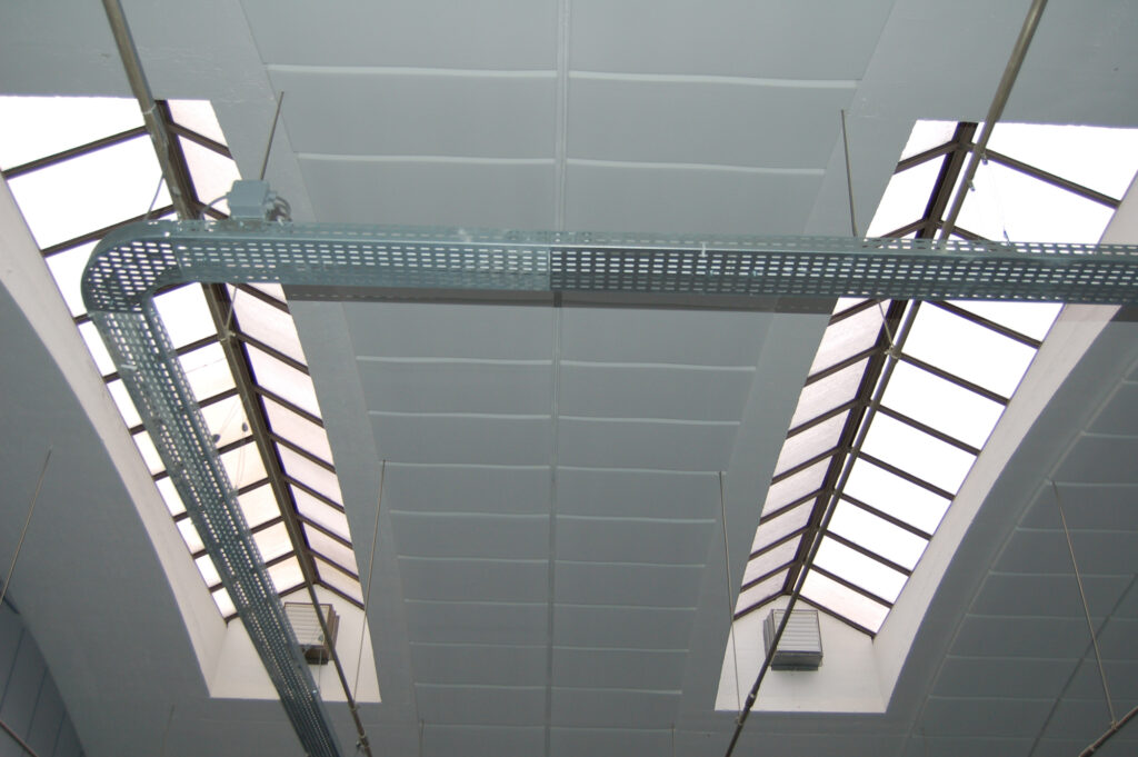 Mavotrans-geluidsabsorptie_Mavopreen-plano-polar_plafond_sportschool-04