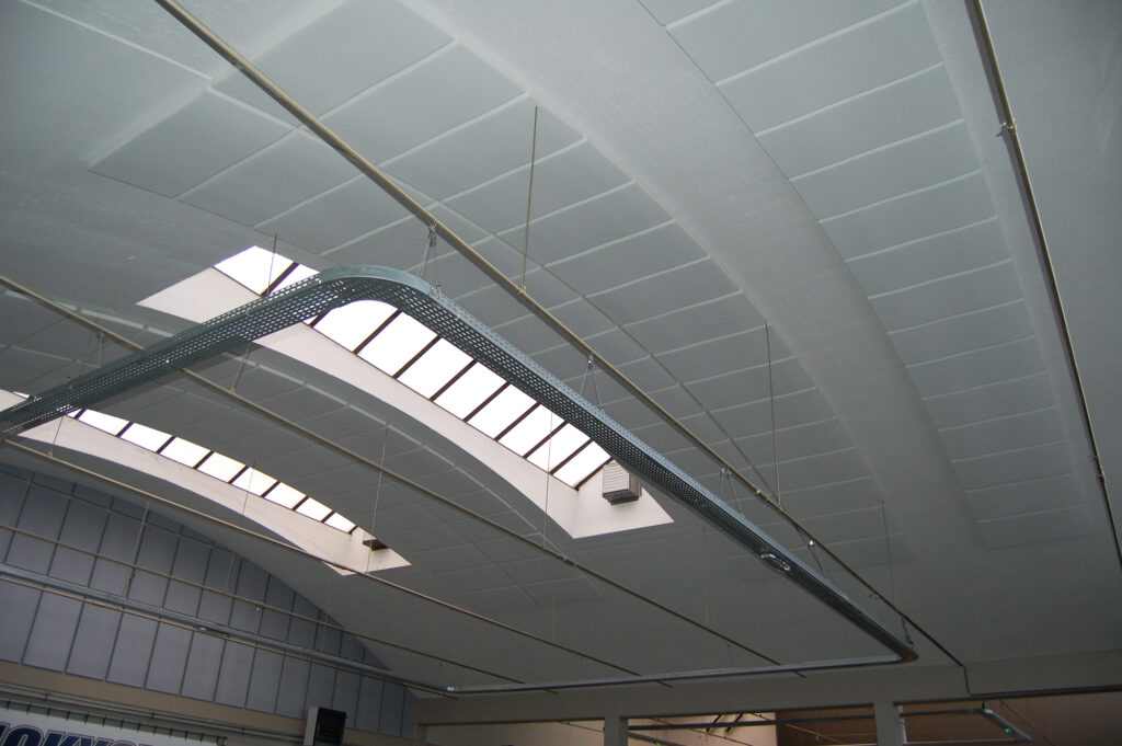 Mavotrans-geluidsabsorptie_Mavopreen-plano-polar_plafond_sportschool-05