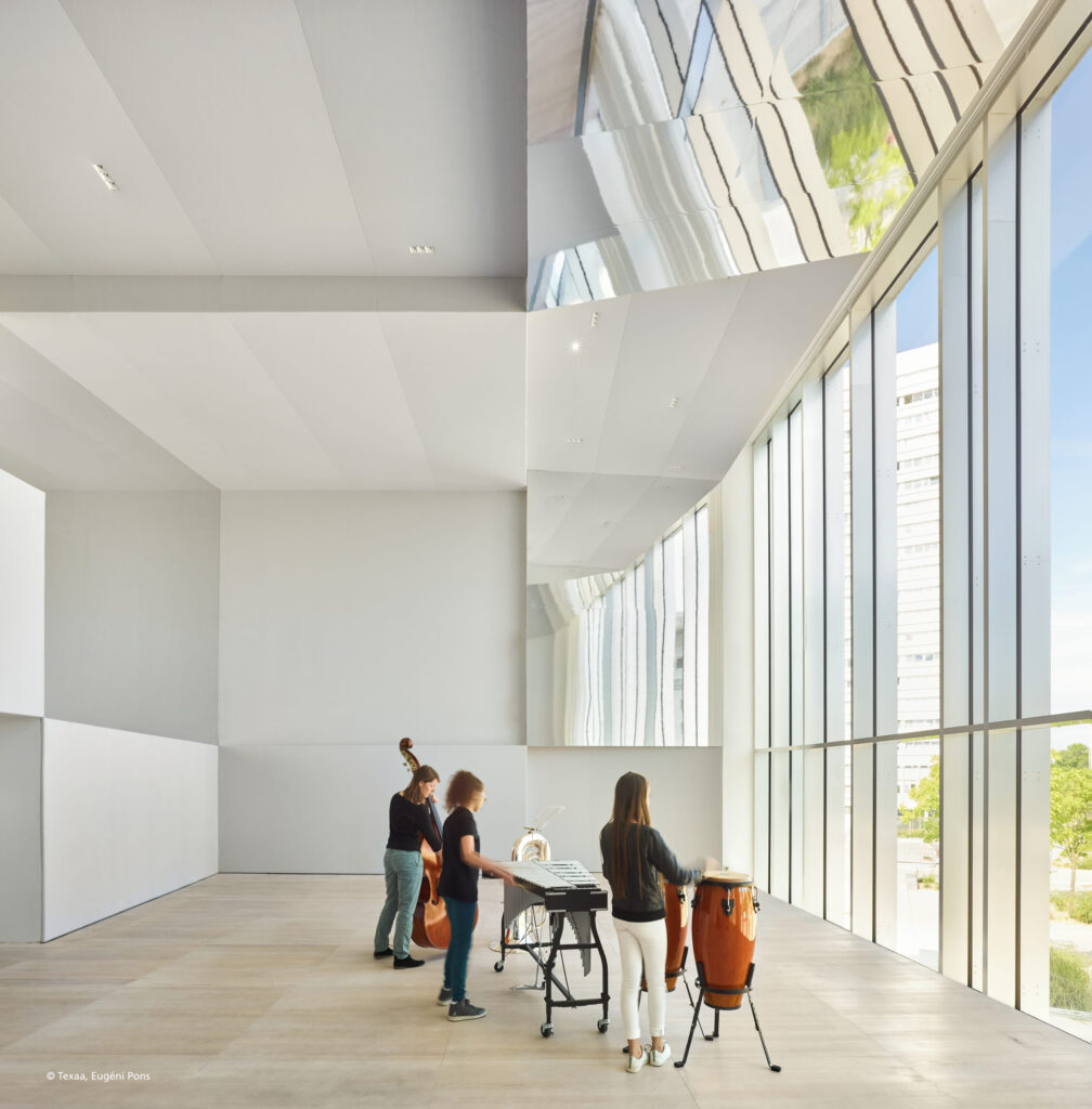 Mavotrans_Geluidsabsorptie_minimalisme-oefenruitmen-exaa-vibrasto_Salvador-Allende_02