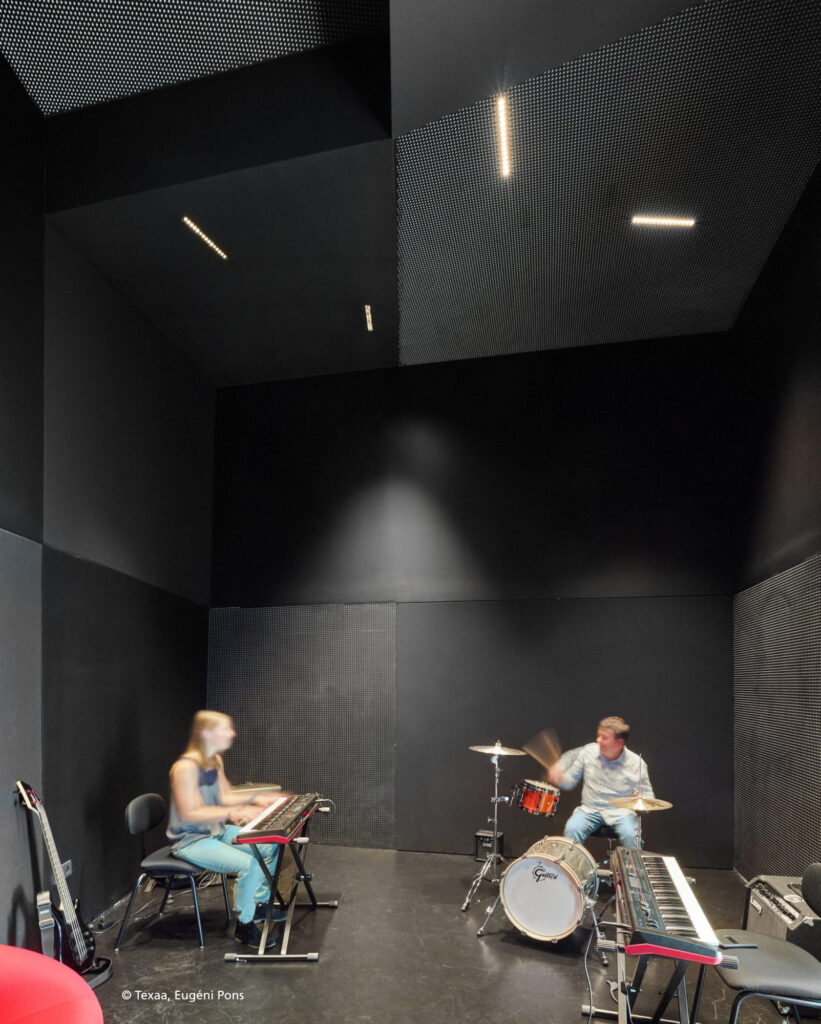 Mavotrans_Geluidsabsorptie_minimalisme-oefenruitmen-exaa-vibrasto_Salvador-Allende_05