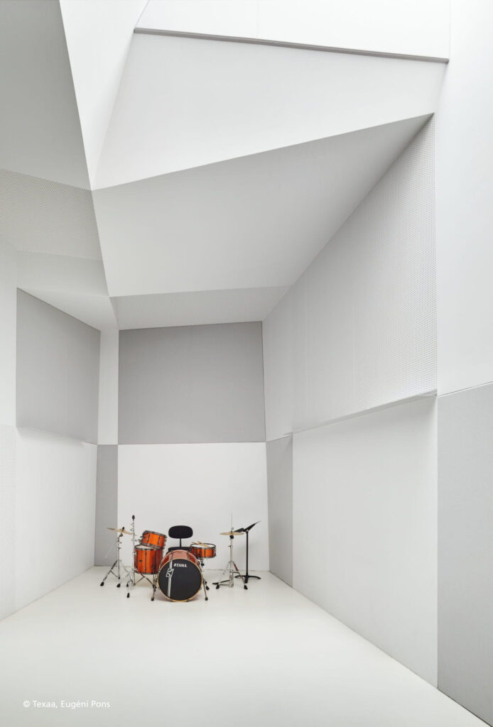 Mavotrans_Geluidsabsorptie_minimalisme-oefenruitmen-exaa-vibrasto_Salvador-Allende_06