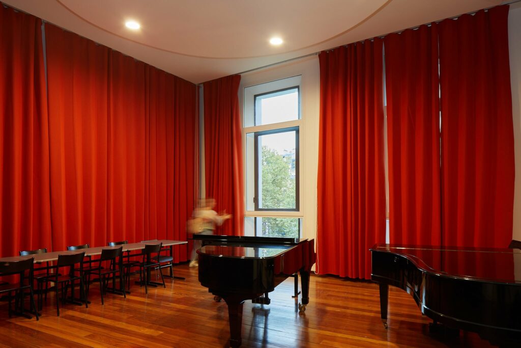 Mavotrans_geluidsabsorptie_Texaa_Veilo_gordijnen_musiek_Conservatoire-Paris_02