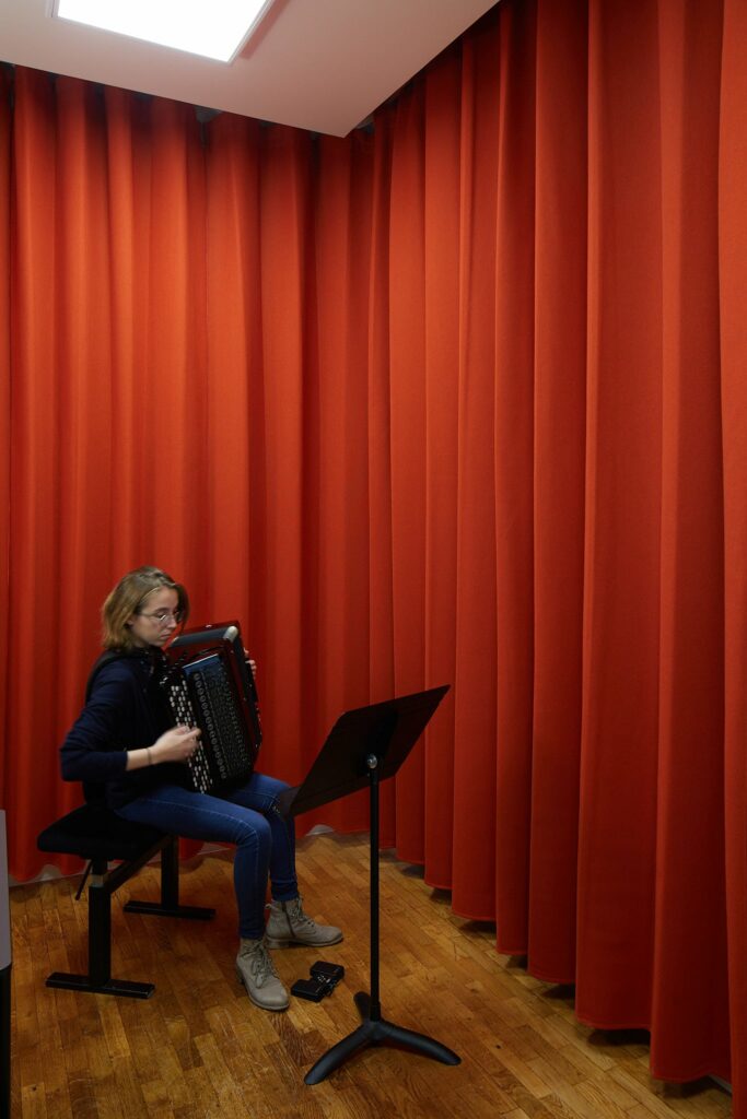 Mavotrans_geluidsabsorptie_Texaa_Veilo_gordijnen_musiek_Conservatoire-Paris_03