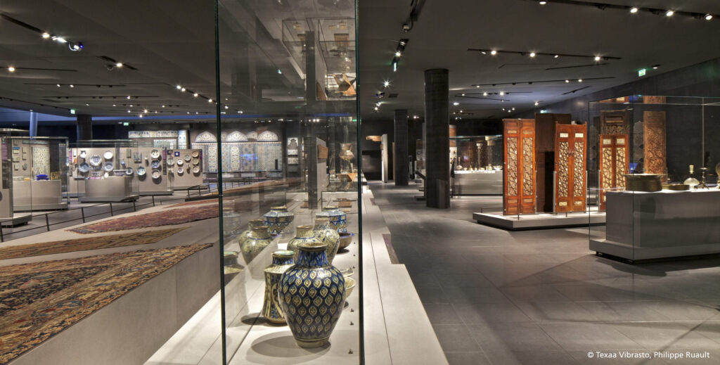 Mavotrans geluidsabsorptie_Texaa_Vibrasto_plafond_museum_musee-du-Louvres_01