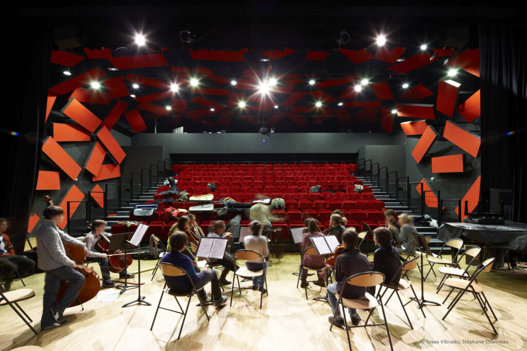 Mavotrans_geluidsabsorptie_exaa_Vibrasto_plafond_wand_kunst_ecole-des-arts-de-saint-Herblain_01