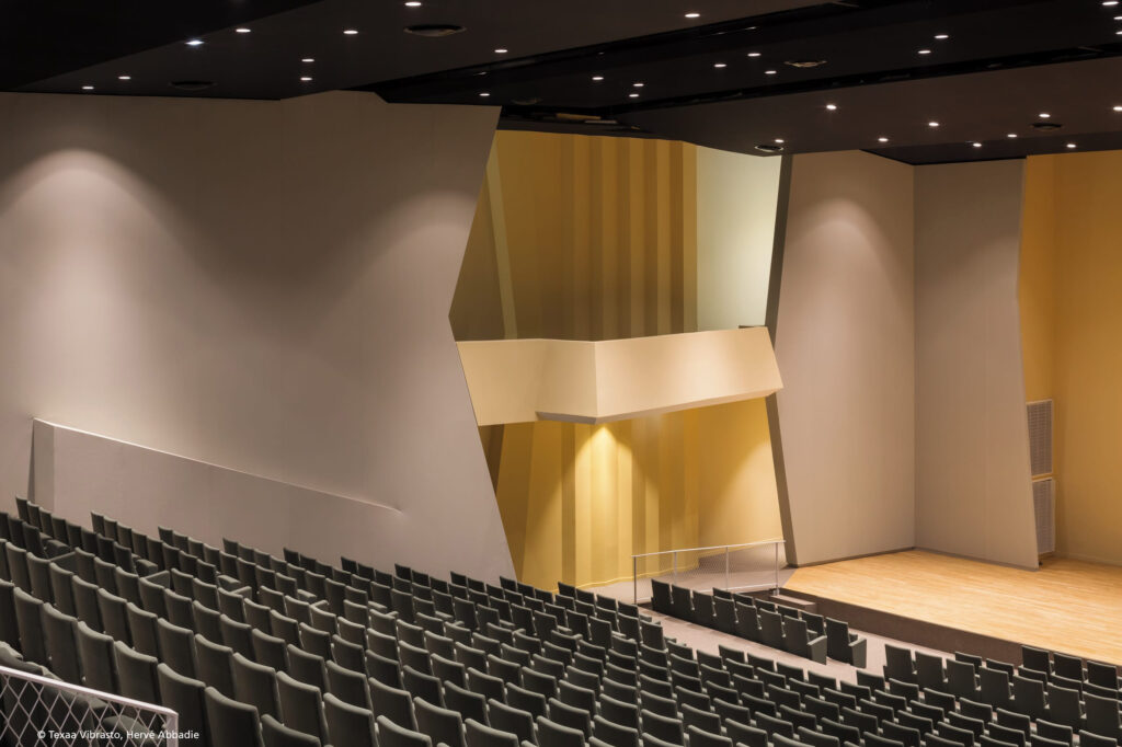 Mavotrans_geluidsabsorptie_Texaa_Vibrasto_plafond_wand_kunst_palais-des-congres-paris-sarclay_01