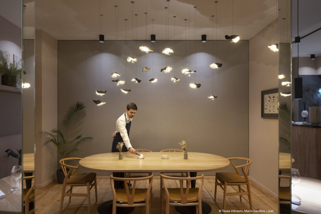 Mavotrans_geluidsabsorptie_Texaa_Vibrasto_plafond_wand_restaurant-Pollen_01