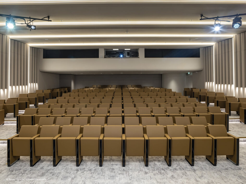 Mavotrans_geluidsabsorptie_Texaa_Vibrasto_wand_detail_congreszaal_CB21_02