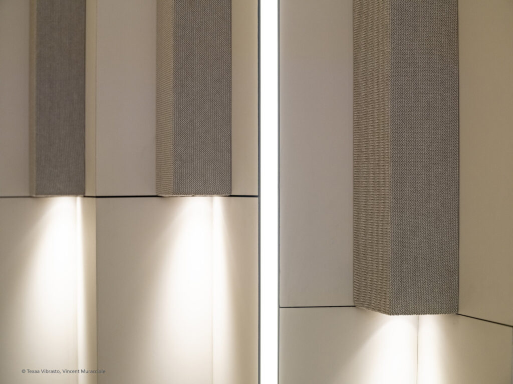 Mavotrans_geluidsabsorptie_Texaa_Vibrasto_wand_detail_congreszaal_CB21_04