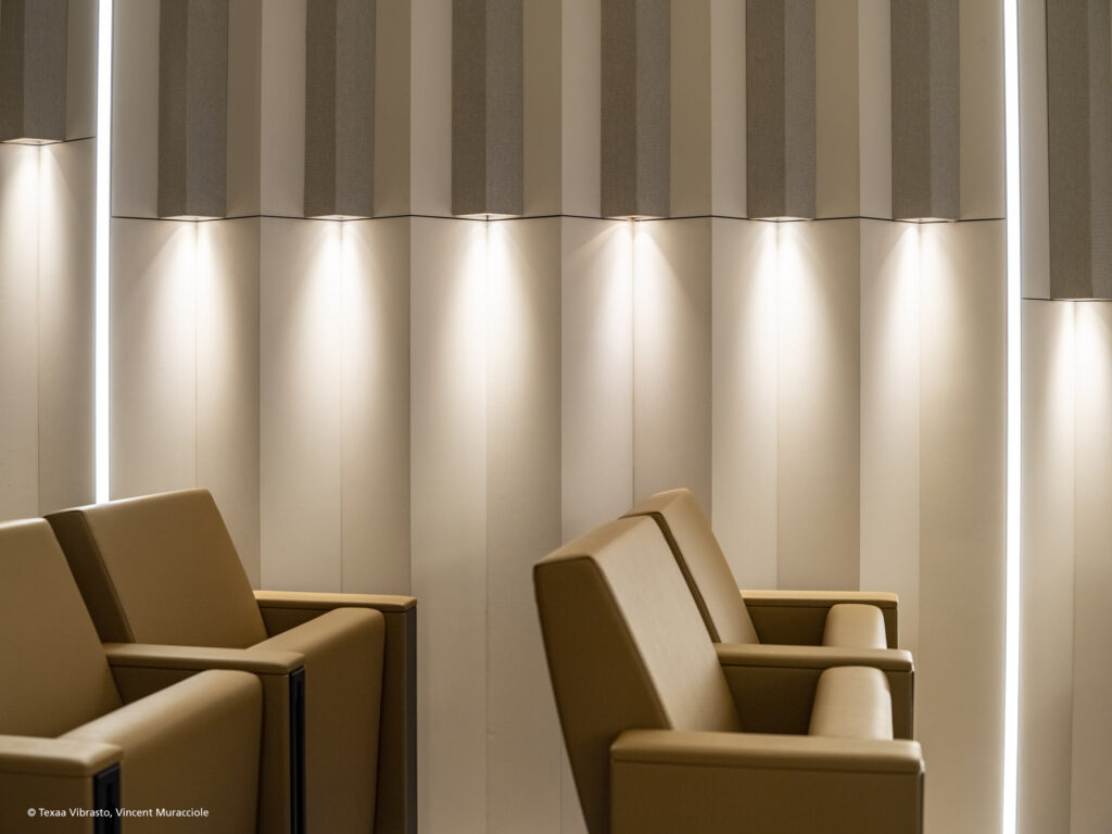 Mavotrans_geluidsabsorptie_Texaa_Vibrasto_wand_detail_congreszaal_CB21_01