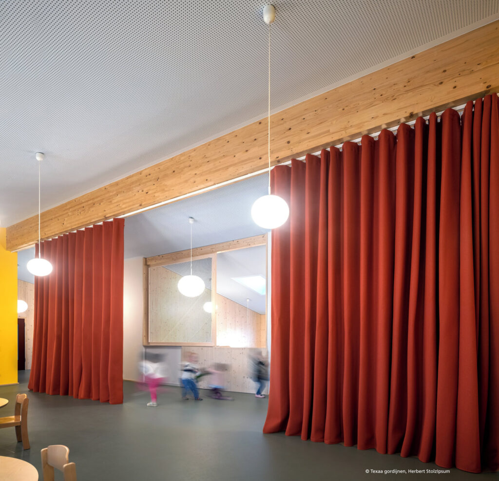 Mavotrans_geluidsabsortpie_Texaa_gordijnen_kinderdagverblijf-02