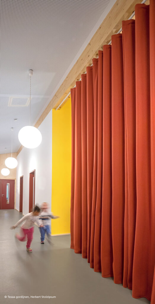 Mavotrans_geluidsabsortpie_Texaa_gordijnen_kinderdagverblijf-03