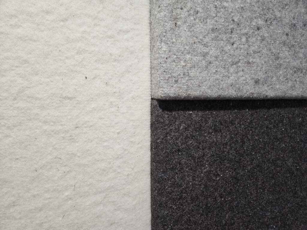 akoestiek wandpanelen van 100% Nederlandse schapenwol in 4 kleuren